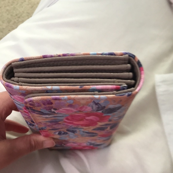 🌸NEW🌸 Julia Buxton RFID Reader Shield Flower Wallet - Picture 16 of 16
